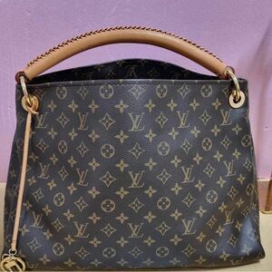 Authentic Louis Vuitton Artsy MM